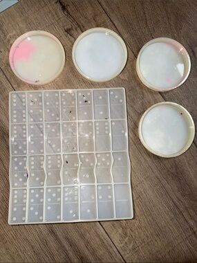 Silicone Resin Pouring Mold Set with Circular Coasters - White